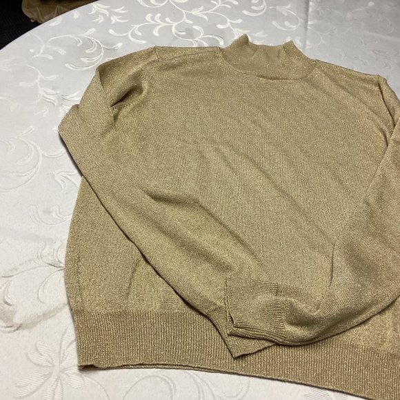 GOLD GLITTER. TURTLE NECK SWEATER SEE SIZE dimension s - Picture 6 of 6